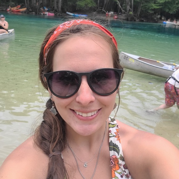 Meet your Posher, Amber - Picture 1 of 2